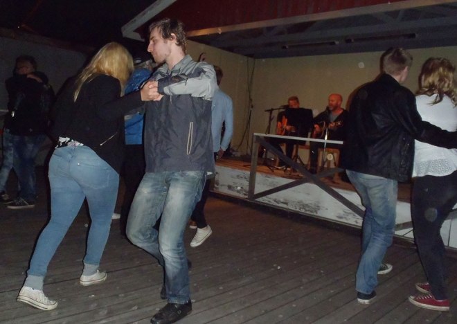 Dans hela kvällen!/Dance all night!