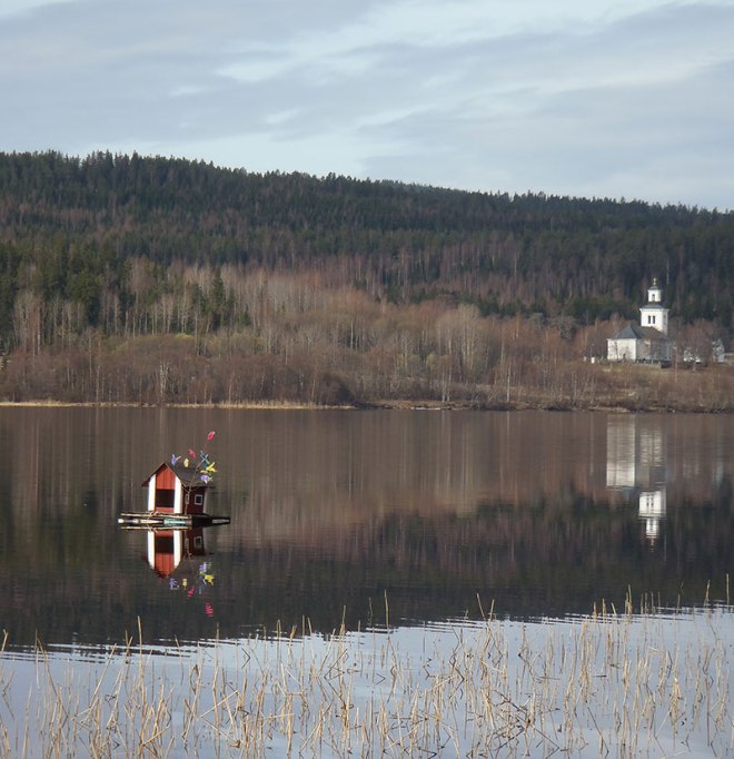 Påsk ÄR en kyrklig högtid/Easter IS a church festival.