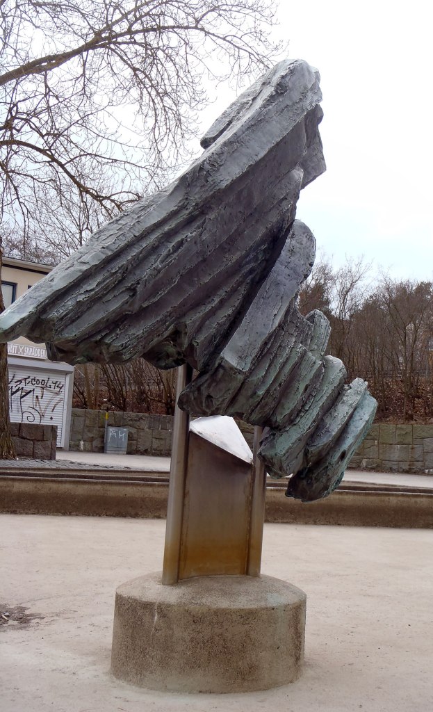 Den är här någonstans.../It is somewhere around here...