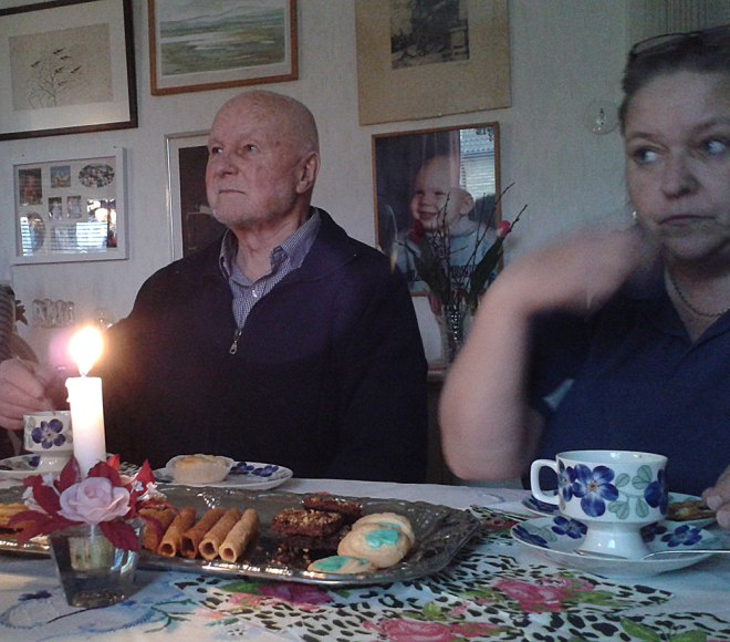 Åke och Anette verkar helt bestörta över konversationen.../Ake and Anette seem completely dismayed over the conversation ...