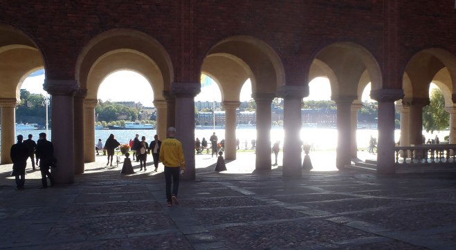 Stadshusgården. Annorlunda väder nu, jämfört med hur det brukar vara varje gång vi är på fest i Stadshuset./City Hall Yard. Different weather now, compared to how it usually is every time we're at a party at the City Hall.