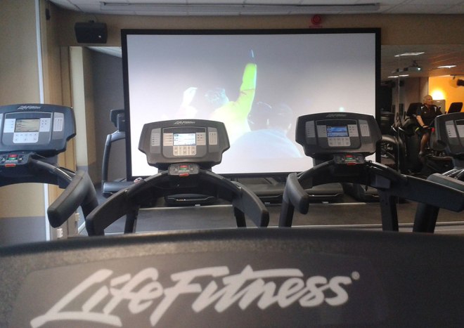 Promenaden till gymmet tar ca 1 tim 20 min. Men eftersom man ändå hinner bli lite kall så.../The walk to the gym takes about 1 hour 20 minutes. But since you still have time to get a little cold so ...