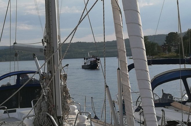 Båten ankommer! The boat arrives!