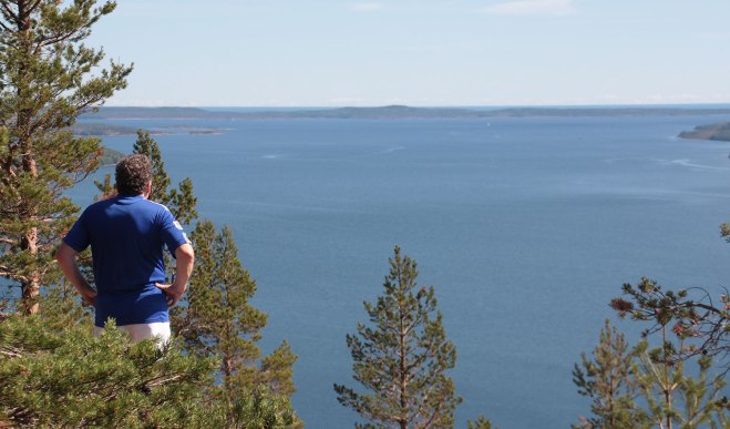 Havet! Och därborta Ulvön. The sea! And over there Ulvön islands.