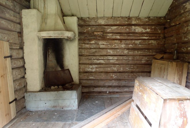 Inuti kokhuset. Inside the cookhouse.
