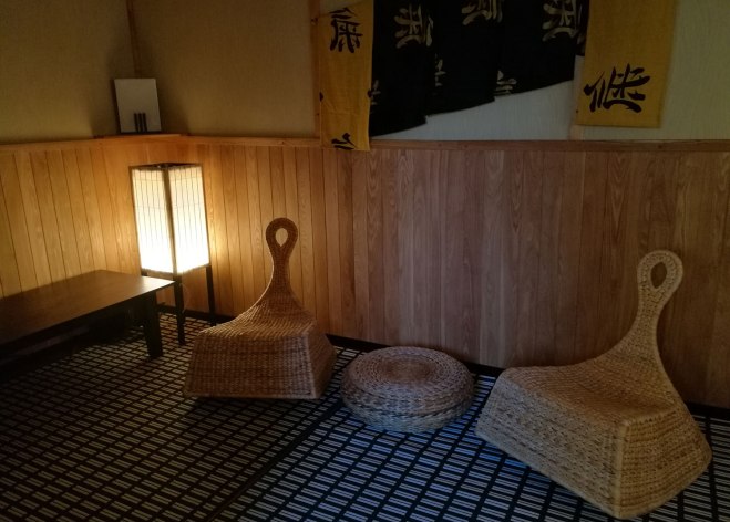 Sitta och ta det lugnt-avdelningen. The sit and take it easy-section.