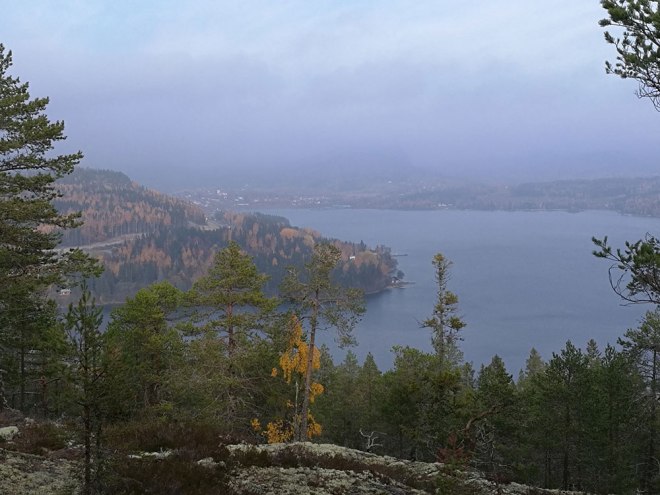Vy mer inåt land. View more towards land.