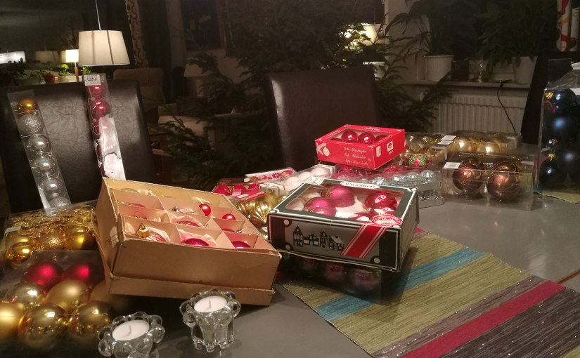 Julgransplundring/Christmas Tree Plundering