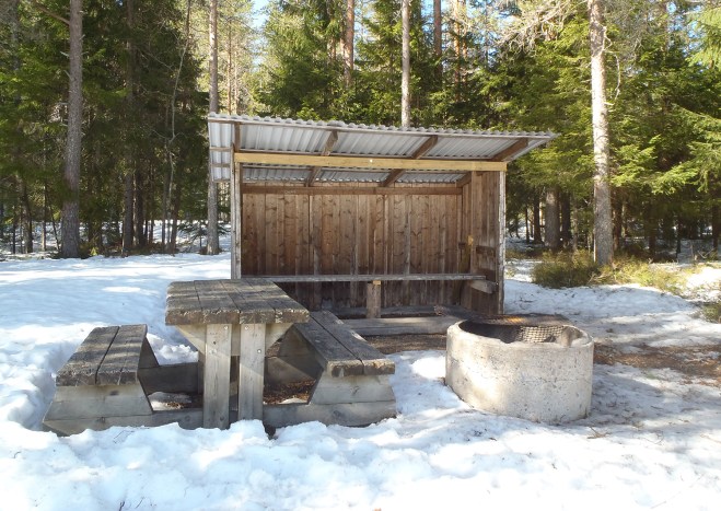 Välordnad grillplats. Well arranged BBQ-area.