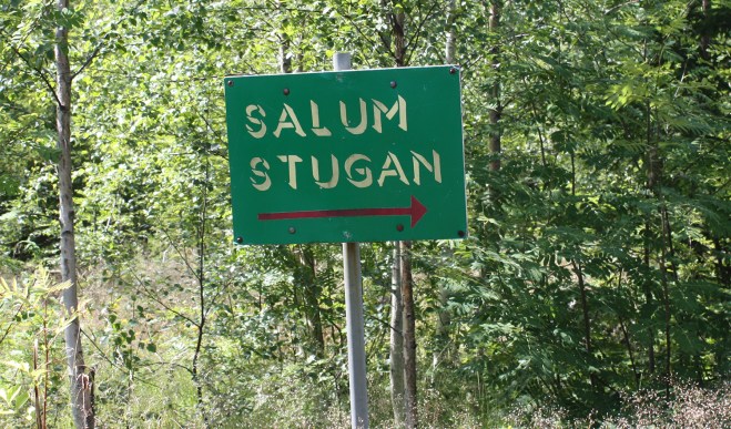 Skylt mot Salumstugan.