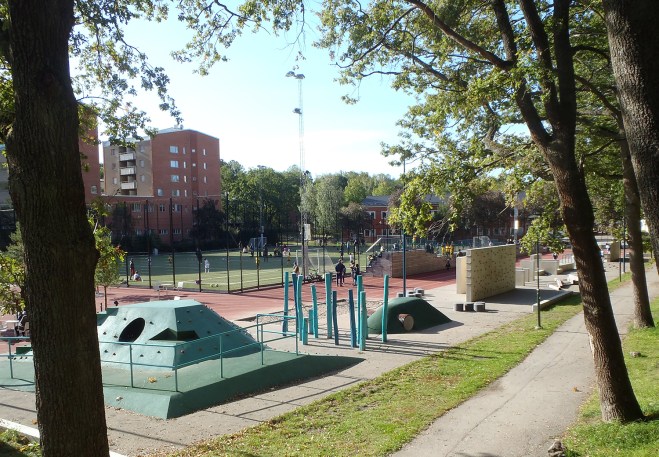 Hinderbanor. Obstacle courses.