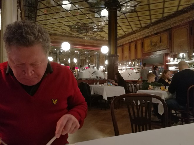 Frukost i Spegelsalen