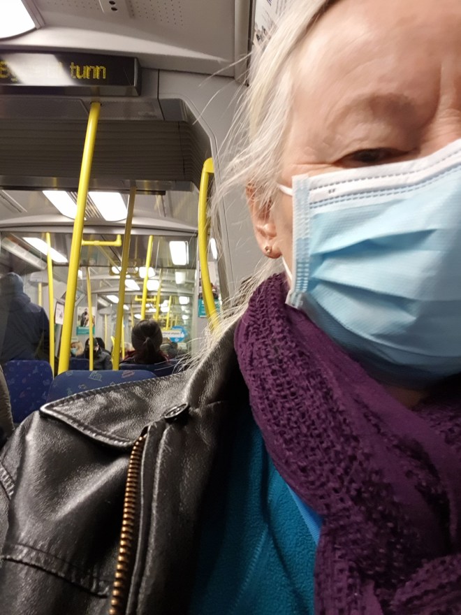 Ylva med ansiktsmask