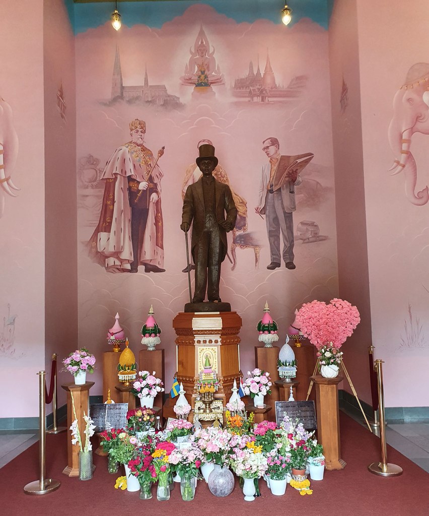 Bronsstaty av kung Chulalongkorn.