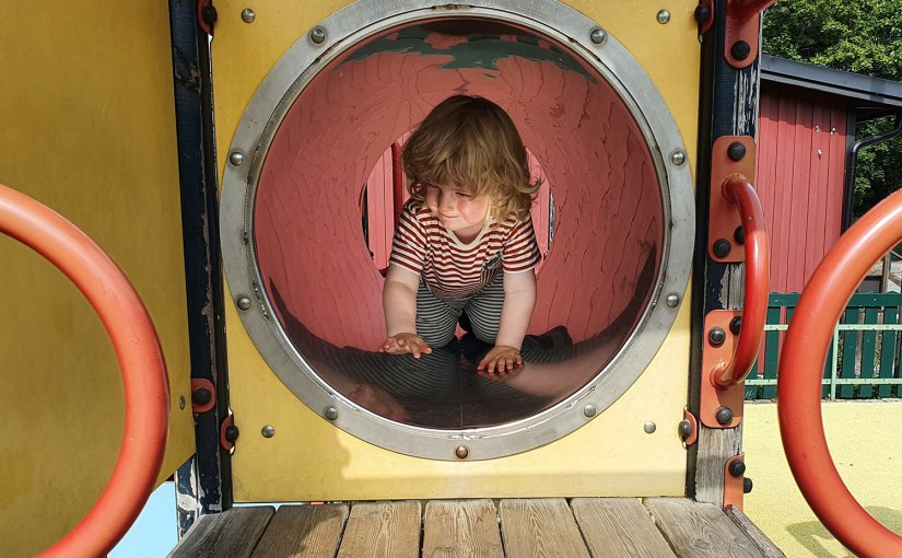 Barnbarn på besök i lägenheten/Grandchildren visiting the&nbsp;apartment