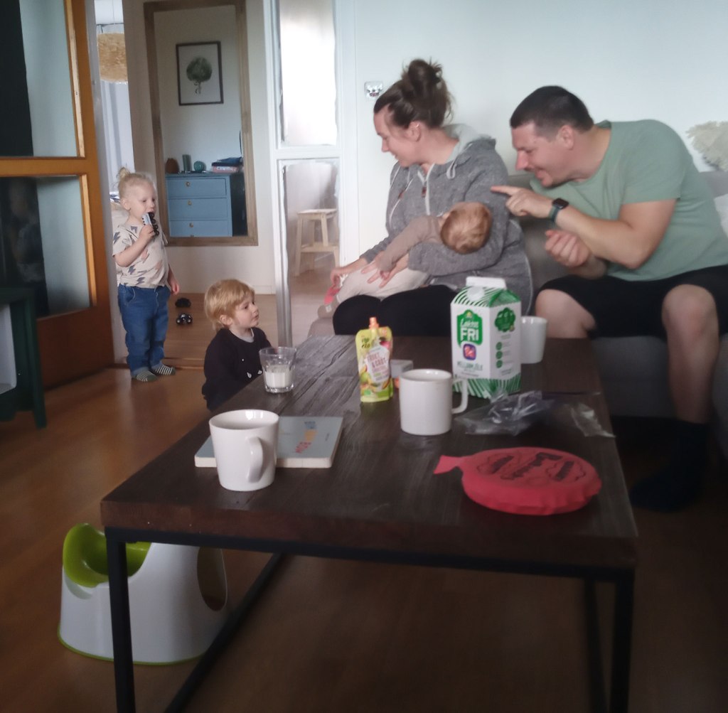 Nils, Kasper, Hugo och två föräldrar.