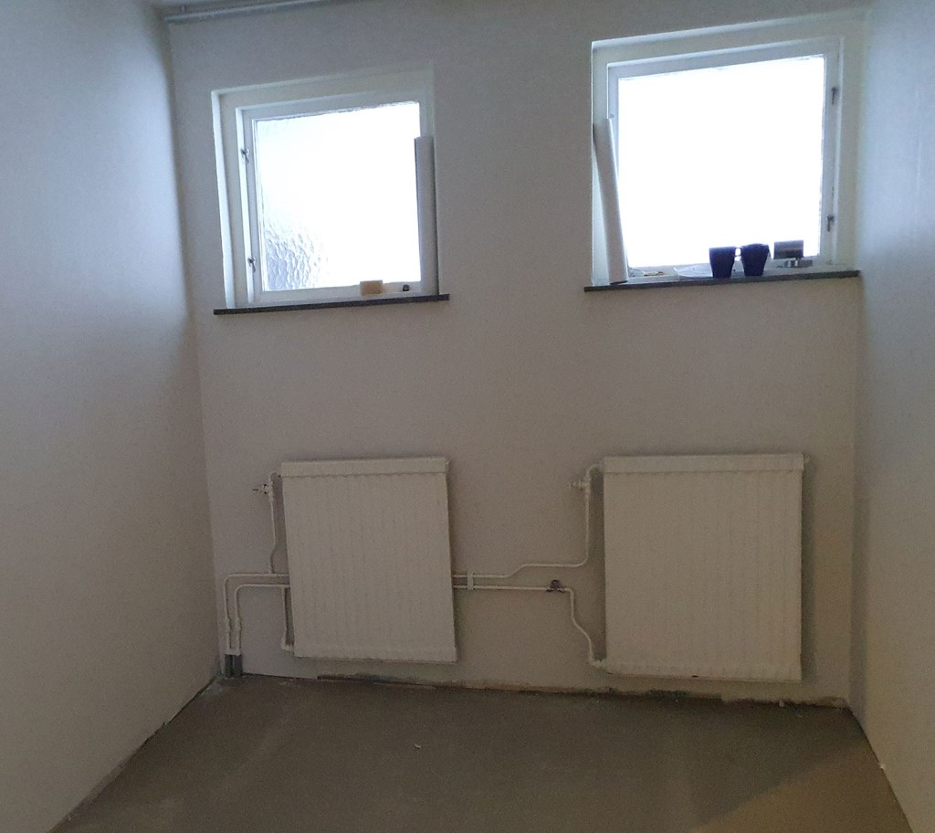 Arbetsrummet med ny tapet.