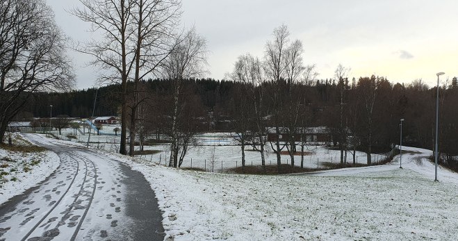 Utomhusbadet i snö.
